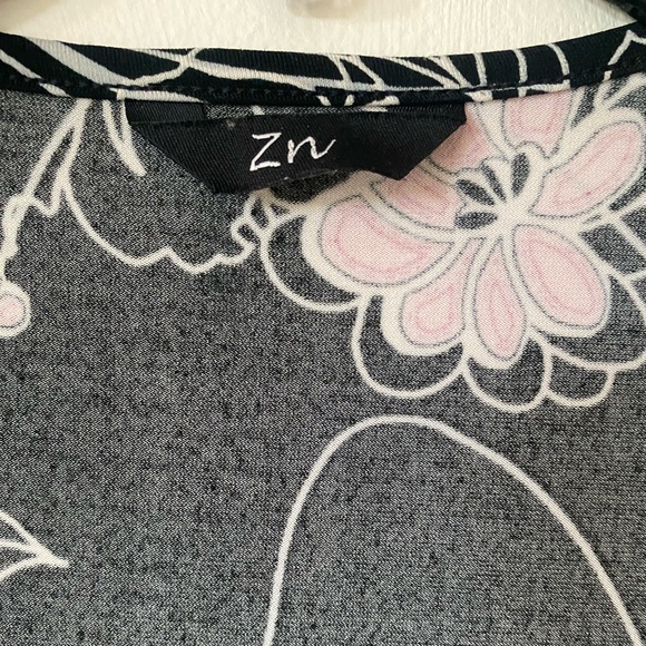 Vintage Y2K Hibiscus Design Tank Top - Picture 5 of 10
